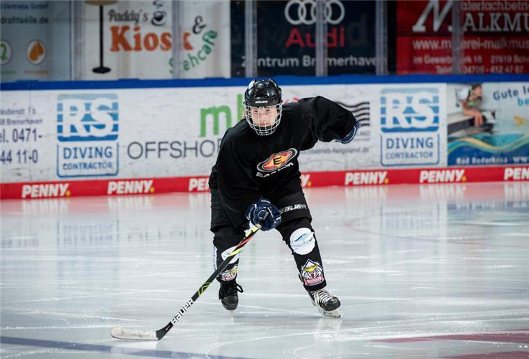 Eishockey-Spielerin auf dem Eis