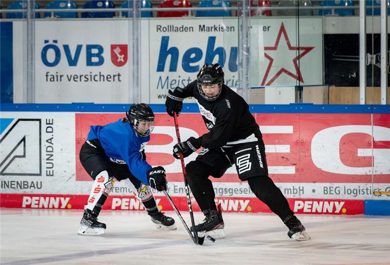Eishockeyspielerinnen in Action