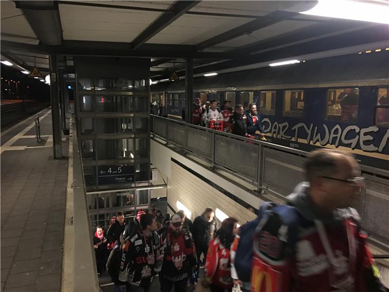 Fischtown Pinguins: Eishockey total im Sonderzug-Ticker Fischtown Pinguins: Eishockey total im Sonderzug-Ticker