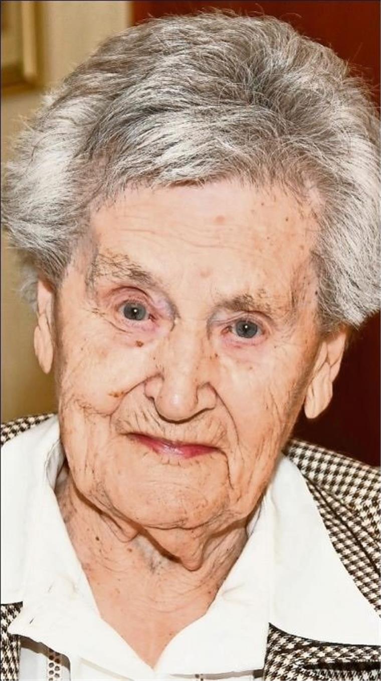 Besonderer Geburtstag: Diese Dorumerin ist schon 100 Jahre alt Erna Milewski aus Dorum als junge Frau im Jahr 1939 (rechts) und heute.
