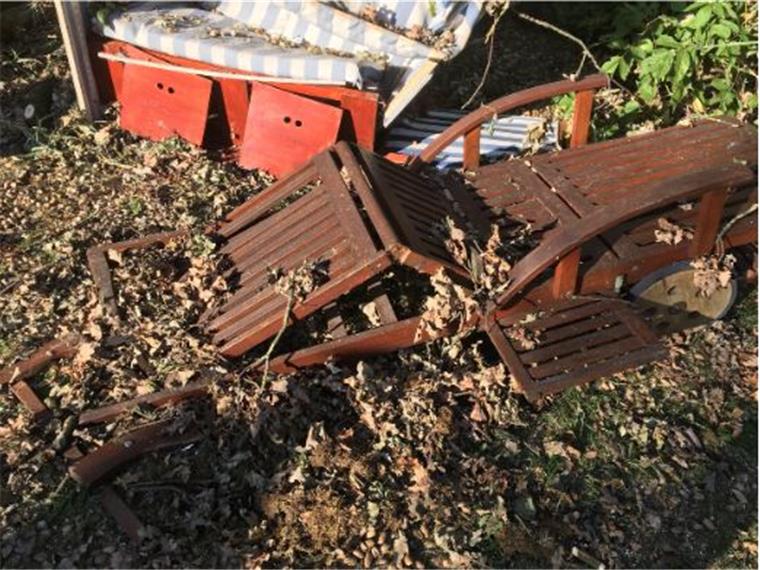 Entscheide selbst: Was ist das hässlichste Möbelstück in Bremerhaven und umzu? Entscheide selbst: Was ist das hässlichste Möbelstück in Bremerhaven und umzu?