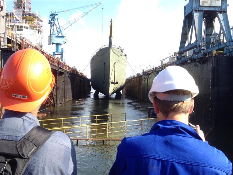 Marineschulschiff "Gorch Fock" wieder im Wasser Marineschulschiff "Gorch Fock" wieder im Wasser