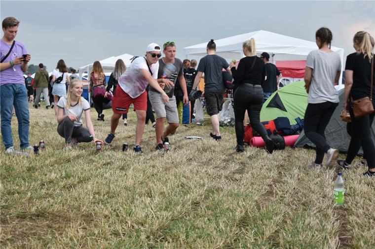 Hurricane Festival: Bilder vom ersten Tag Immer auf dem Sprung: Die Leoniden rocken die Mountain Stage.