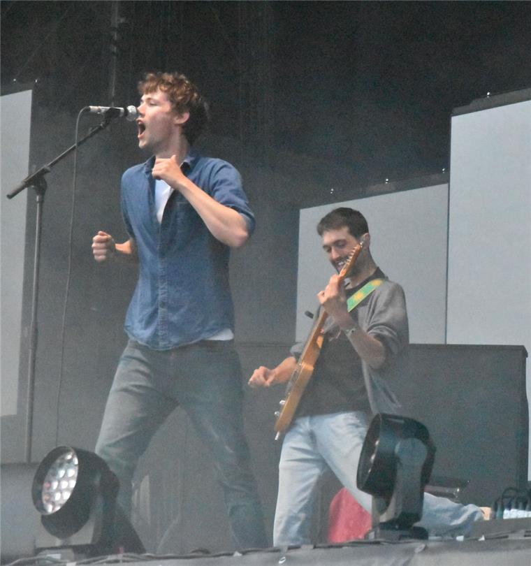 Hurricane Festival mit Live-Musik, Partys und Sonnenschein Einfach über den Kopf gießen: Bei schönem Wetter macht das Festival sichtlich Spaß.