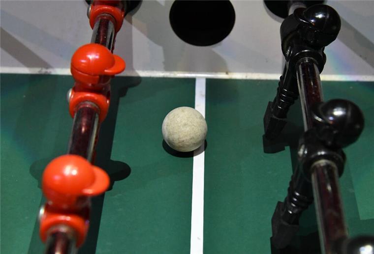 Ball auf Tis