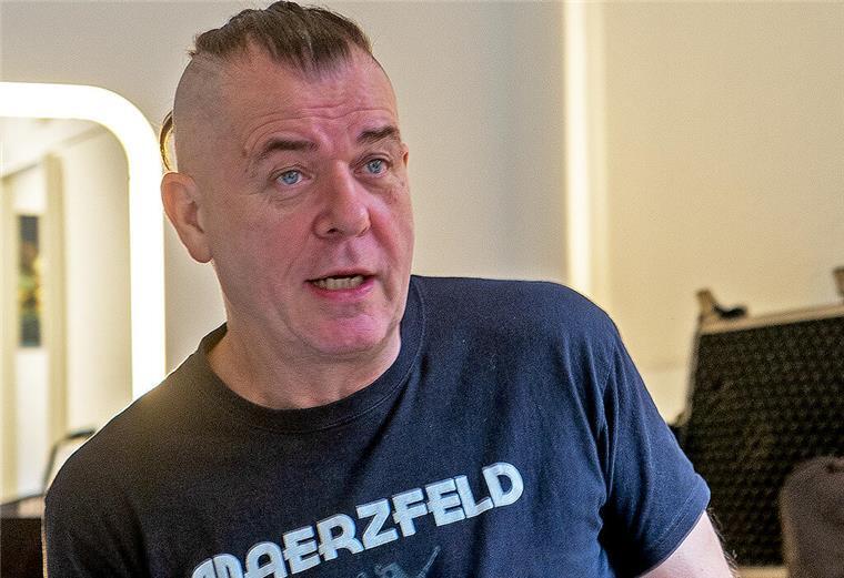 Maerzfeld: Herzensprojekt dreier Stahlzeit-Musiker Heli