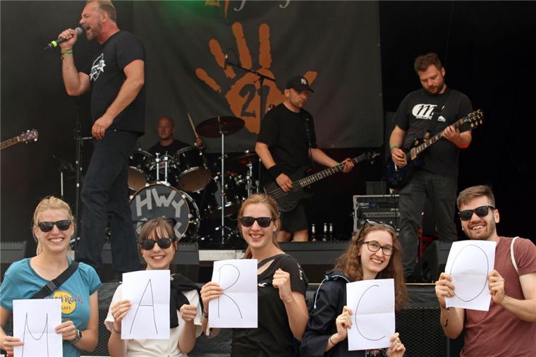 Tarmstedter Publikum fährt voll auf Rock-den-Lukas ab Tarmstedter Publikum fährt voll auf Rock-den-Lukas ab