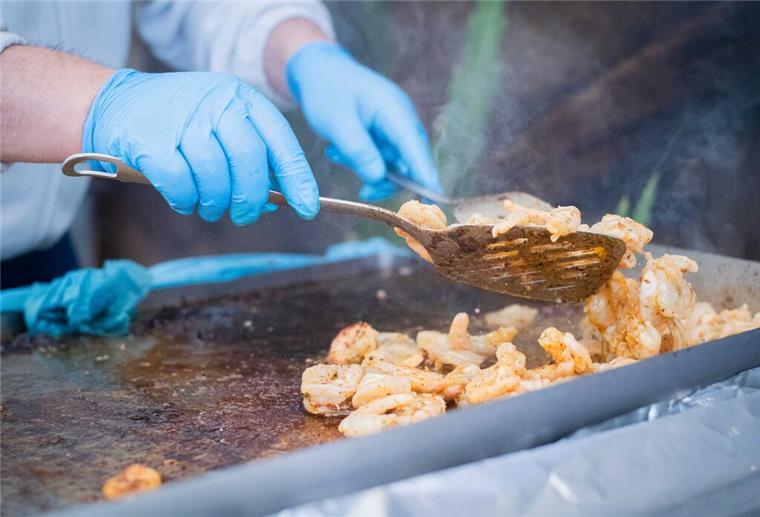 Ganz schön fischig! Bilder der Fischparty im Fischereihafen Bremerhaven Ganz schön fischig! Bilder der Fischparty im Fischereihafen Bremerhaven