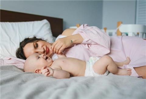 Co-Sleeping – Wenn das Baby mit im Bett schläft