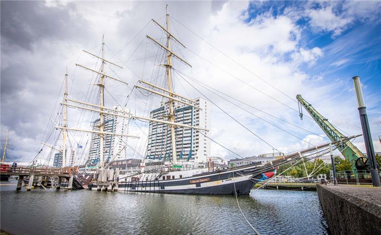 "Seute Deern": Die Masten müssen vom Schiff