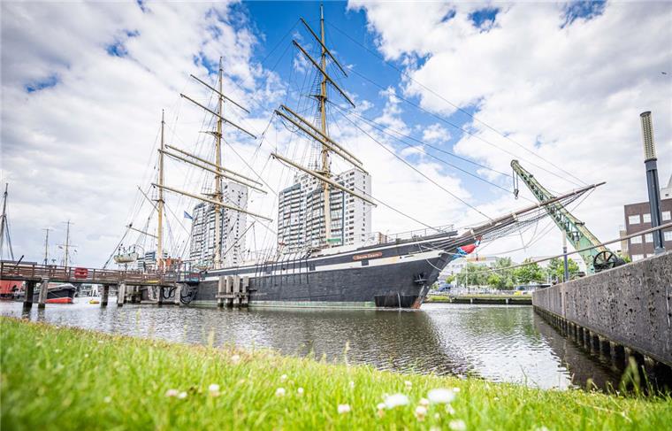 "Seute Deern": Die Masten müssen vom Schiff