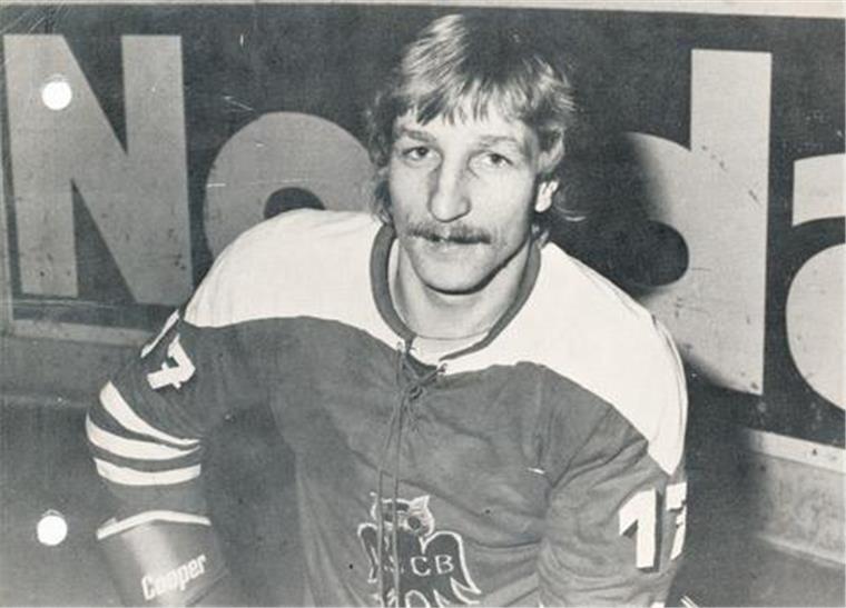 Peter Ustorf schwärmt von den alten Eishockey-Zeiten in Bremerhaven Peter Ustorf schwärmt von den alten Eishockey-Zeiten in Bremerhaven