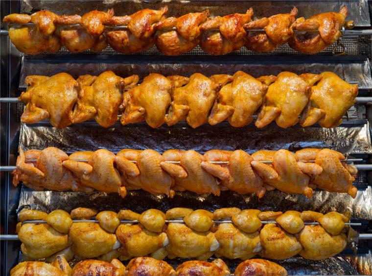 Leher Charme: Wenn das Grillhähnchen noch mit Händen gegessen wird #isso Leher Charme: Wenn das Grillhähnchen noch mit Händen gegessen wird #isso