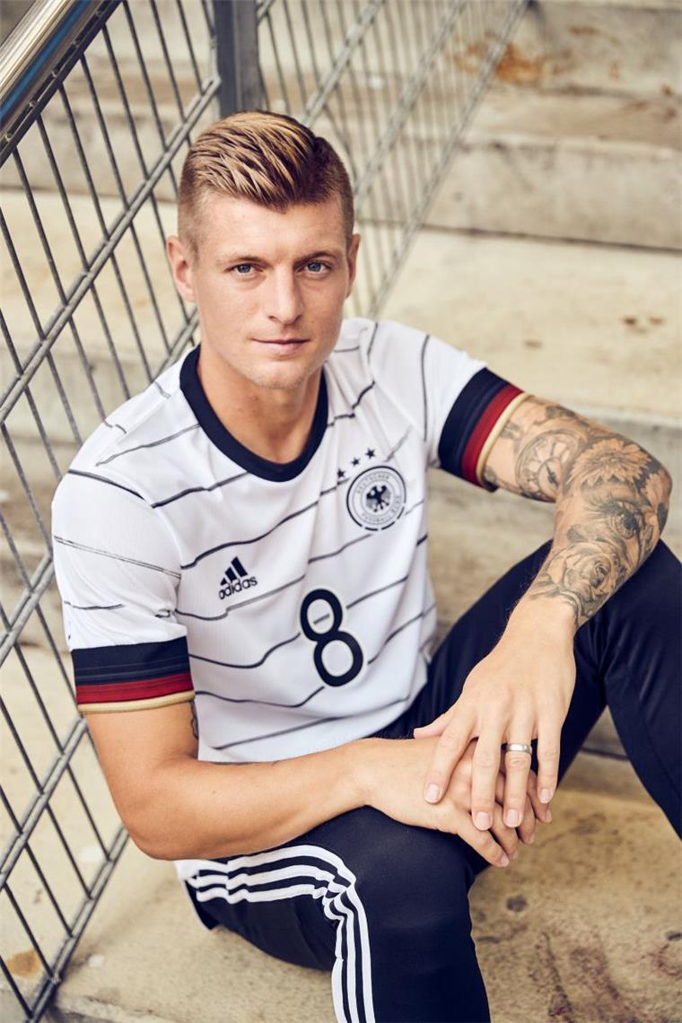 Fußball-Nationalelf: Frischer EM-Look für Gnabry & Co Fußball-Nationalelf: Frischer EM-Look für Gnabry & Co