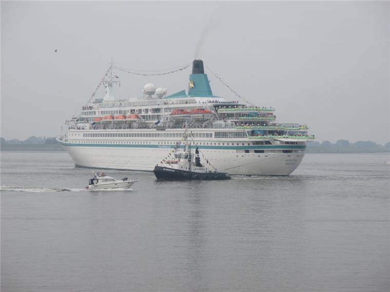 "Albatros" kehrt um nach Bremerhaven "Albatros" kehrt um nach Bremerhaven