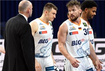 Die Eisbären müssen abwarten, was die Corona-Tests ergeben. Beim letzten Gegner aus Nürnberg sind zehn Spieler infiziert.