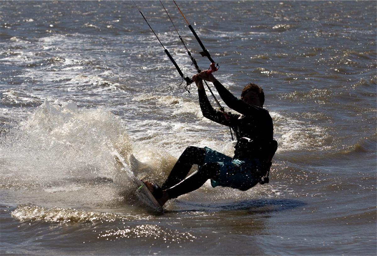 Echt cool: Kitesurfen an der Küste Echt cool: Kitesurfen an der Küste