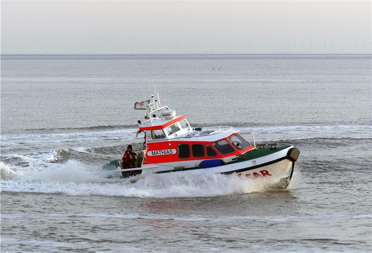 Motorboot in der Elbmündung gesunken - Männer gerettet Motorboot in der Elbmündung gesunken - Männer gerettet