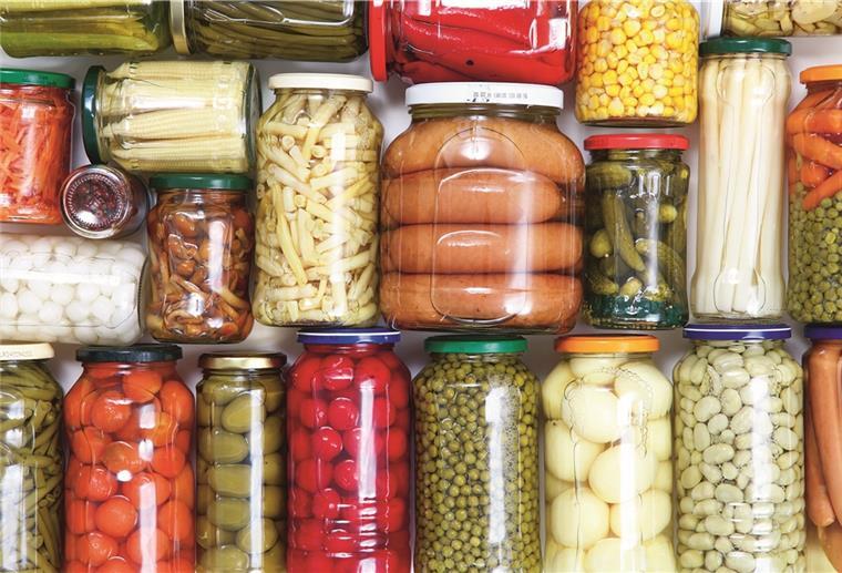 Auf Plastik verzichten, und Lebensmittel in Gläsern kaufen, schont die Umwelt. 
