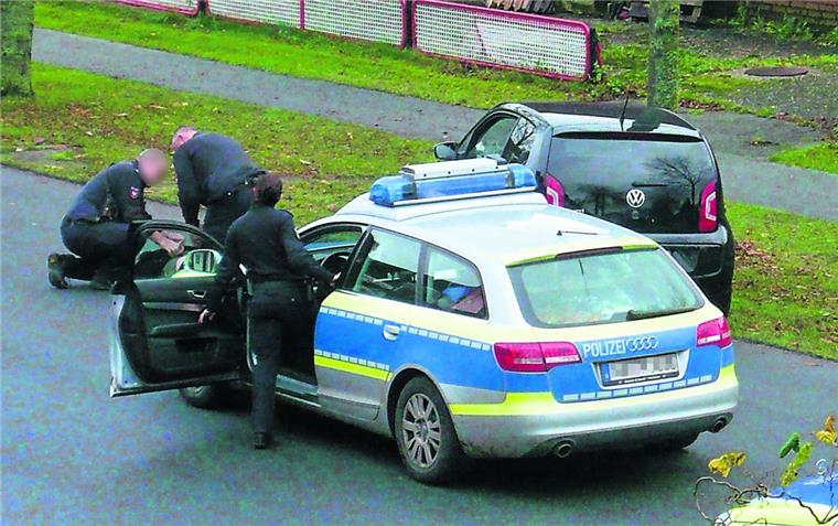 Polizist zieht in Holßel seine Waffe Polizist zieht in Holßel seine Waffe