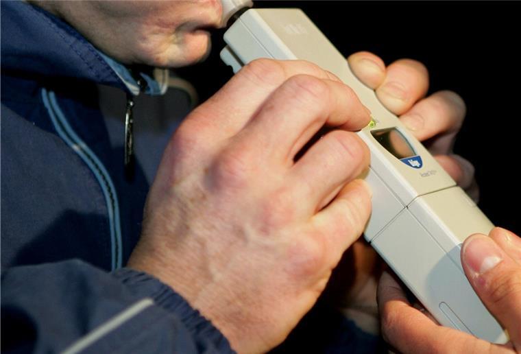 Polizei stoppt Alkoholfahrt in Zeven Der Atemalkoholtest bestätigte, dass der 45-Jährige mit 2,5 Promille in Zeven unterwegs war.