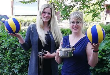 Bildungsangebote, die Kindern Spaß machen, haben Tatjana Hinrichs (links) und Dr. Claudia Schütze von der Kreisvolkshochschule nicht nur für Schulen vorbereitet.