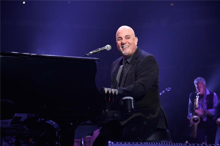 Der Pianoman: Pop-Legende Billy Joel spielt im Hamburger Volksparkstadion Billy Joel während eines Auftritts am 30. September im New Yorker Madison Square Garden. Im Sommer gastiert der Pianoman in Hamburg.