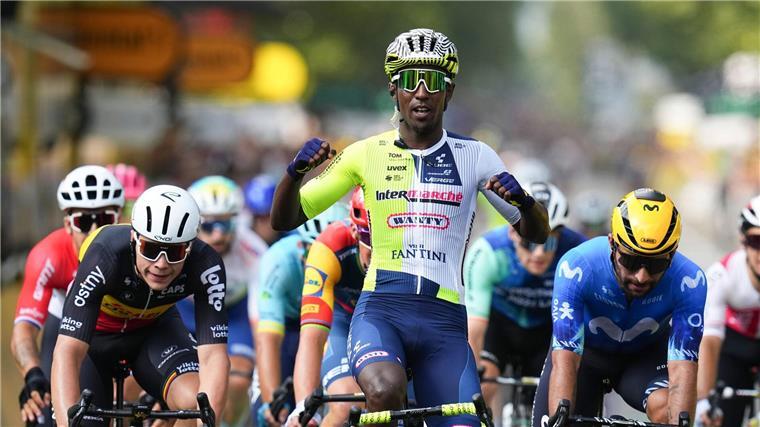 Biniam Girmay feiert seinen ersten Tagessieg bei der Tour de France. (Archivbild)