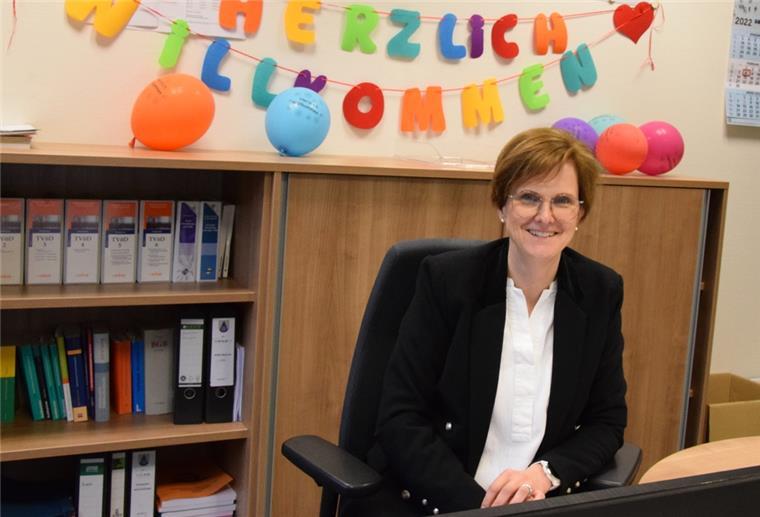 Neue Amtsleiterin im Selsinger Rathaus offen empfangen Birgit Gramkow aus Deinstedt leitet jetzt das Haupt-, Personal- und Schulamt im Selsinger Rathaus. Sie tritt die Nachfolge von Michael Hannebacher an, der jetzt Bürgermeister in Bremervörde ist.