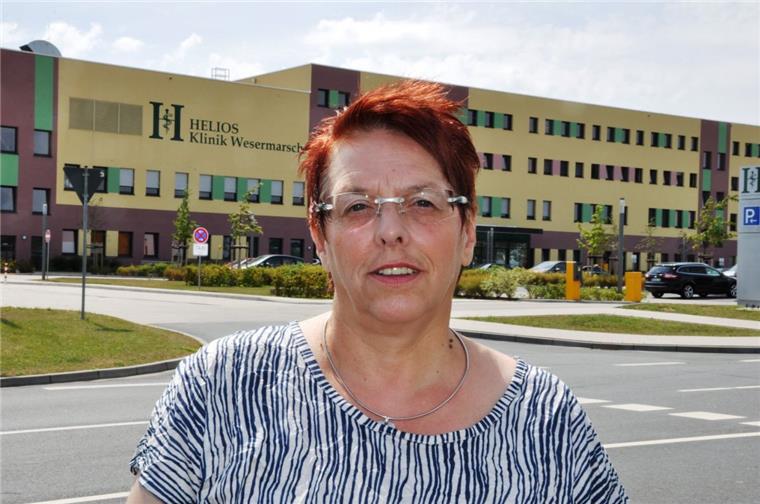 Sieben Stunden in der Notaufnahme im Krankenhaus von Nordenham gewartet Birgit Grund vor der Helios-Klinik im Nordenhamer Stadtteil Esenshamm. Sie beklagt, dass sie mit ihrer kranken Mutter sieben Stunden in der Notaufnahme warten musste