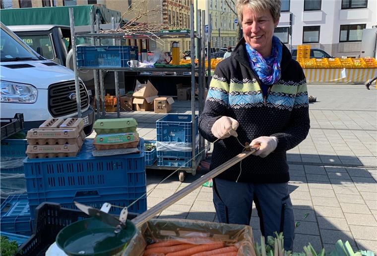 In Geestemünde zahlt man via „Bezahlschnapper“ Birgit Schlawiedt ist von der Erfindung begeistert.