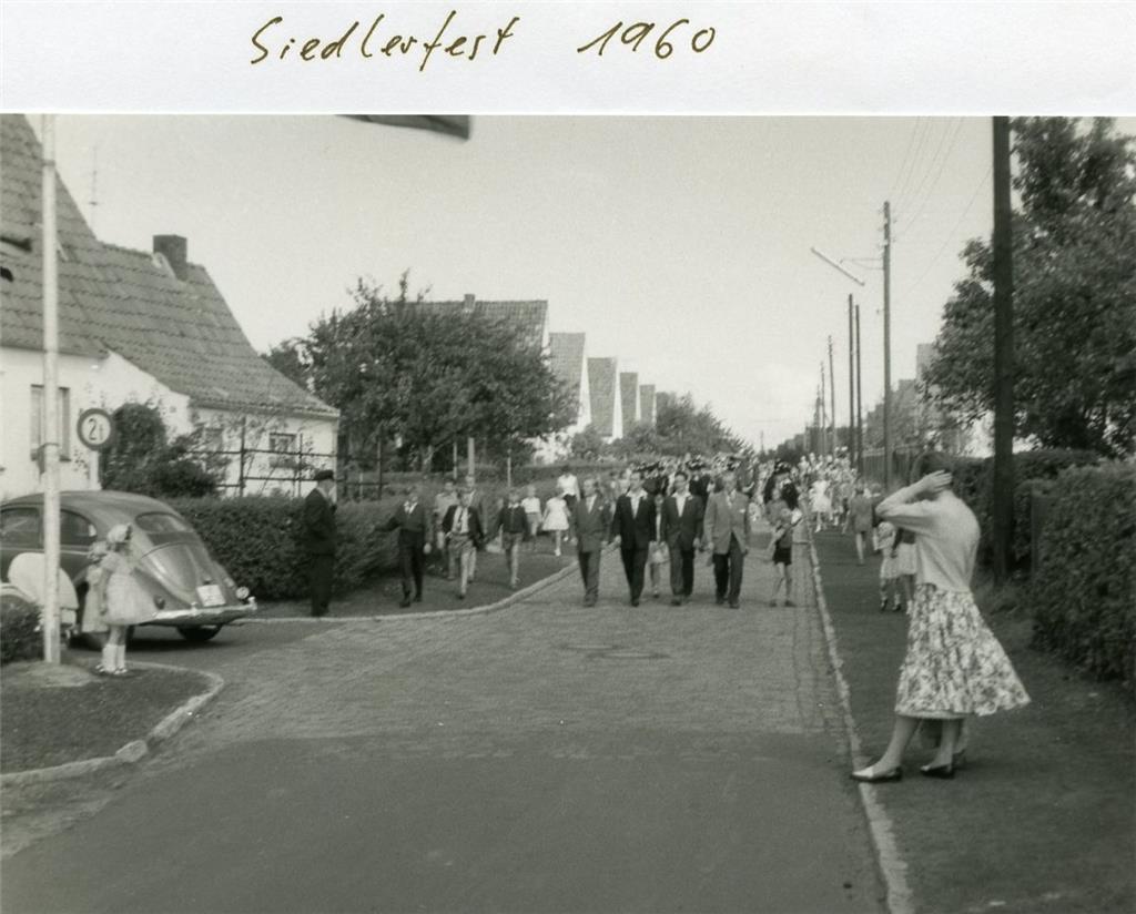 Bis Ende der 1960er Jahre feierten die Siedler in jedem Jahr ein Zeltfest auf de...