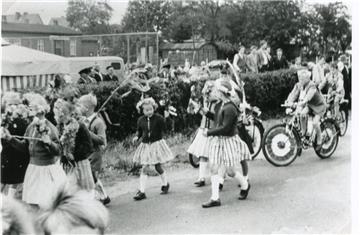 Bis Ende der 1960er Jahre feierten die Siedler in jedem Jahr ein Zeltfest auf de...