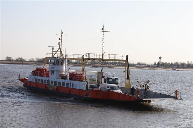 Bis heute fährt die Fähre „Kleinensiel“ regelmäßig über die Weser.