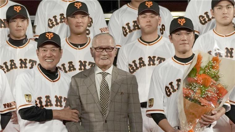 Japan trauert um „Mr. Pro Baseball“ Bis ins hohe Alter blieb Nagashima dem Baseball verbunden.