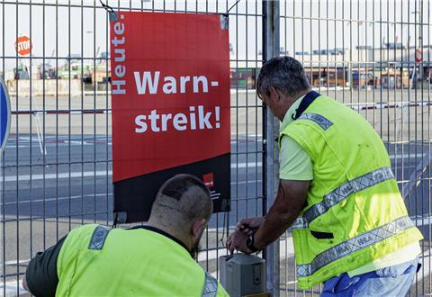 Bis Sonnabend soll in Bremerhaven und an anderen Hafenstandorten kein Schiff mehr abgefertigt werden.