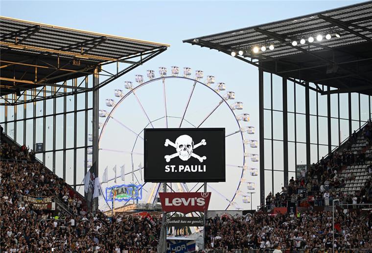 St. Pauli startet Genossenschaft: Fans können Anteile am Millerntor kaufen Bis zu 30 Mio. Euro: St. Pauli setzt auf Genossenschaftsmodell