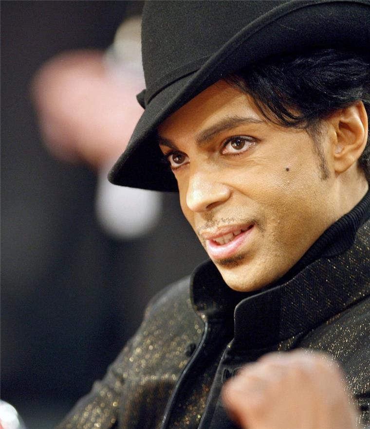 Zusammengefasst! Das war der Donnerstag im nord24-Land Bis zum Schluss sah der drahtige Afroamerikaner aus wie ein Mann von ewiger Jugend. Auch deswegen rechnete niemand mit der traurigen Nachricht, dass nach David Bowie mit Prince dieses Jahr ein weiteres Pop-Chamäleon sterben würde.