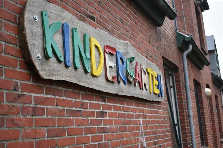 Abbehauser Eltern wünschen sich Ganztagsbetreuung Bisher endet die Betreuung der Mädchen und Jungen im Abbehauser Kindergarten spätestens um 14 Uhr. Einige Eltern wünschen sich, dass ihr Nachwuchs bis 15.30 Uhr in der städtischen Einrichtung bleiben kann.