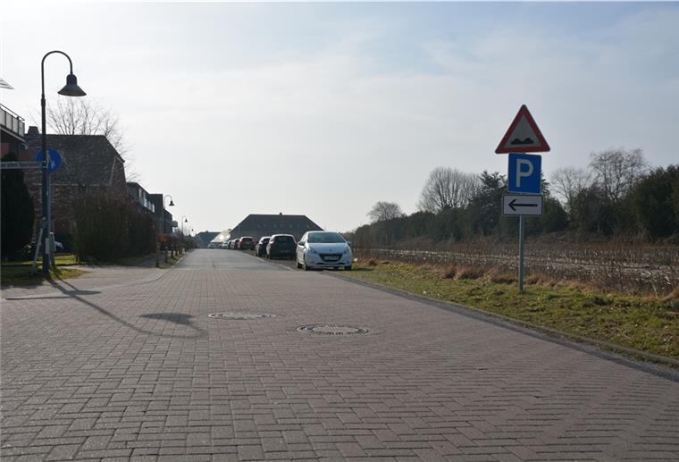 Gemeinde Loxstedt bleibt auf Wachstumskurs Bisher ist die Schwaaner Straße in Loxstedt größtenteils nur einseitig bebaut. Das soll sich nun ändern.