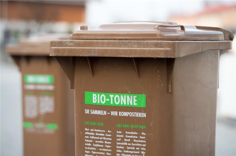 Biotonne ab 2021: Landkreis Cuxhaven macht erste Pläne Bisher konnten die Cuxländer ihre Bioabfälle einfach der Restmülltonne entsorgen. Damit soll 2021 Schluss sein.