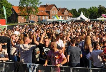 Bislang fand „Himmel & Hölle“ als Outdoor-Veranstaltung auf dem Marktplatz in Rodenkirchen statt. Jetzt gibt es erstmals eine Indoor-Party.