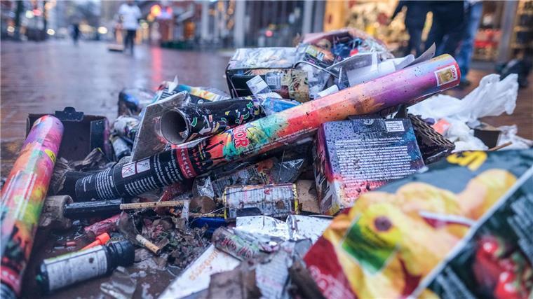 Bislang können Kommunen privates Silvesterfeuerwerk nur eingeschränkt regulieren. Bremen will erreichen, dass sich das ändert. (Symbolbild)