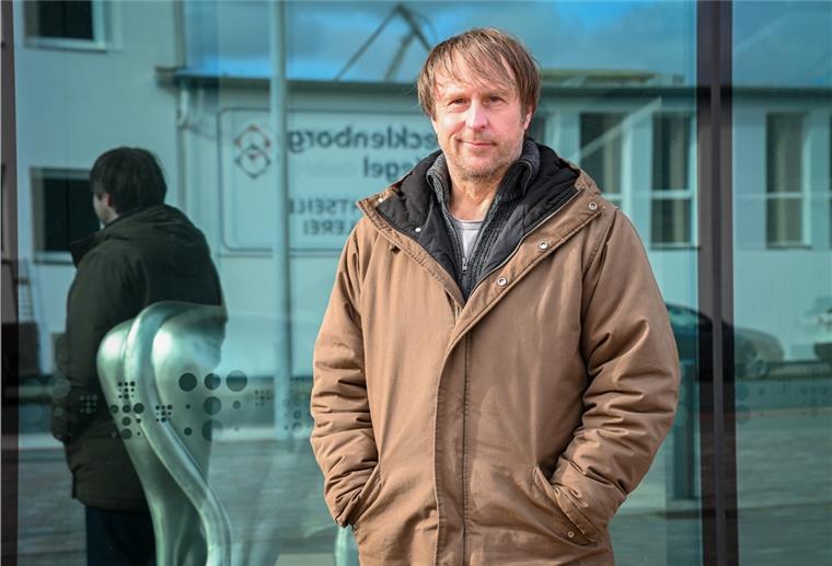 Krimi-Preis für in Bremerhaven gedrehten TV-Film Bjarne Mädel, hier bei den Dreharbeiten in Bremerhaven, hat im Film „Sörensen hat Angst“ neben der Regie auch die Hauptrolle übernommen.