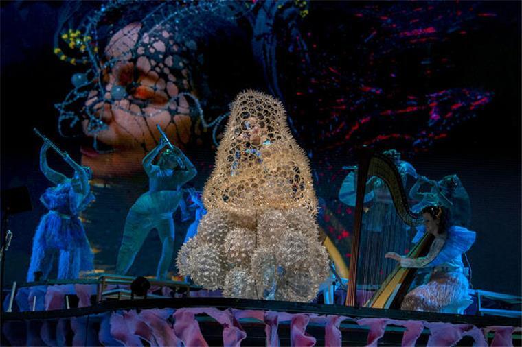 Björk in Hamburg: Who the f... is Alice?