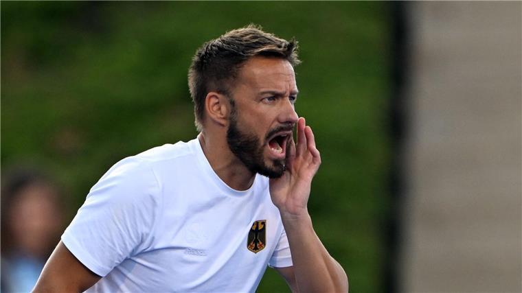 Blaffte eine Spielerin in der Pause scharf an: Hockey-Bundestrainer Valentin Altenburg