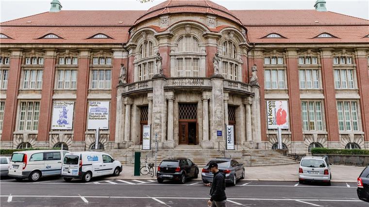 Blick auf das ehemalige Völkerkundemuseum, jetzt Museum am Rothenbaum Kulturen und Künste der Welt (MARKK).