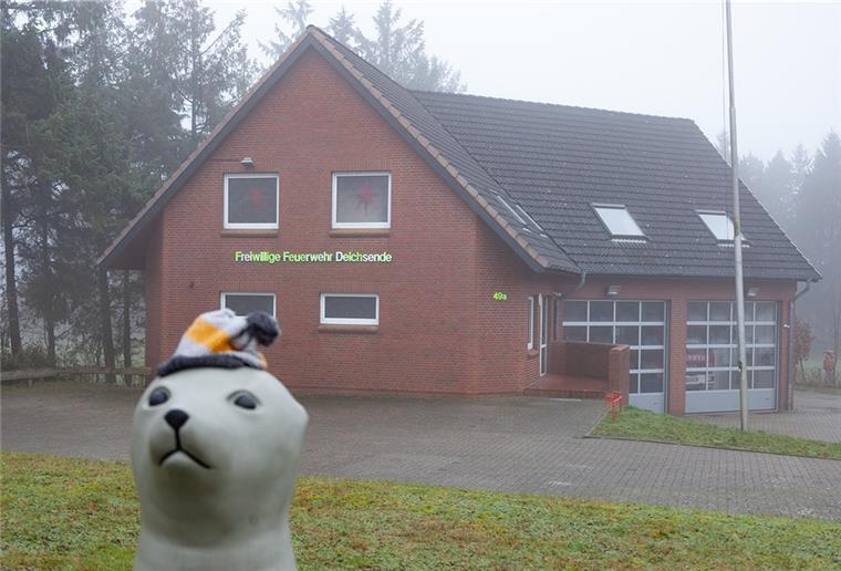 Wurster Nordseeküste: Geldsegen vom Land für die Feuerwehr Blick auf das Feuerwehrhaus Deichsende in Nordholz