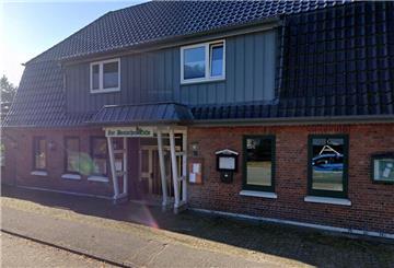 Blick auf das Gasthaus „Zur deutschen Eiche" in Lunestedt.