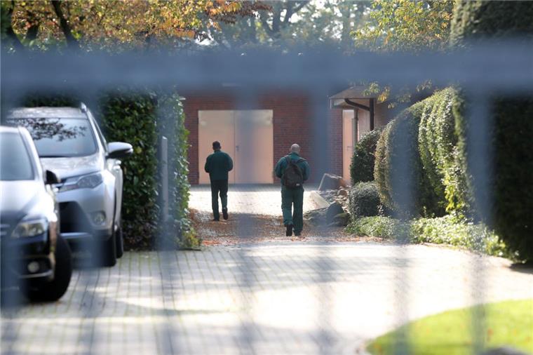 Tierquälerei bei Versuchen - Behörden überprüfen Labor Blick auf das Gelände des LPT-Labors in Mienenbüttel. Nach Hinweisen auf schwere Tierschutzverstöße nehmen die niedersächsischen Behörden ein Tierversuchslabor in Mienenbüttel nahe Hamburg genau unter die Lupe.